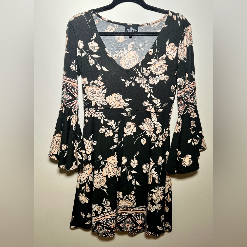 Cute flirty Black & flower dress!